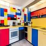 House Mondrian By Guide * ボドニャン