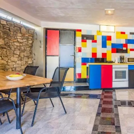 House Mondrian By Guide ボドニャン