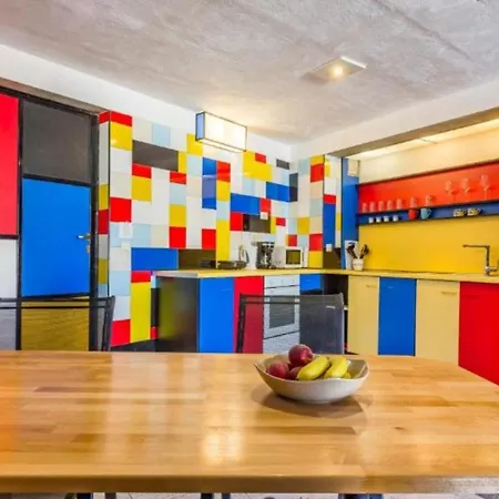 House Mondrian By Guide *