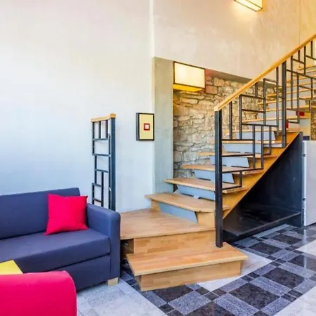 House Mondrian By Guide *