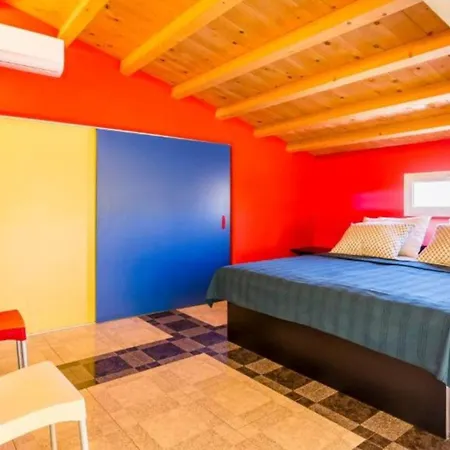Villa House Mondrian By Guide