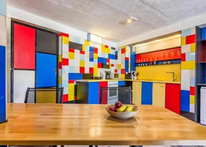 House Mondrian By Guide *